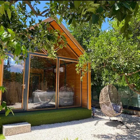 Fabulous Bungalow with Jacuzzi in Konyaalti